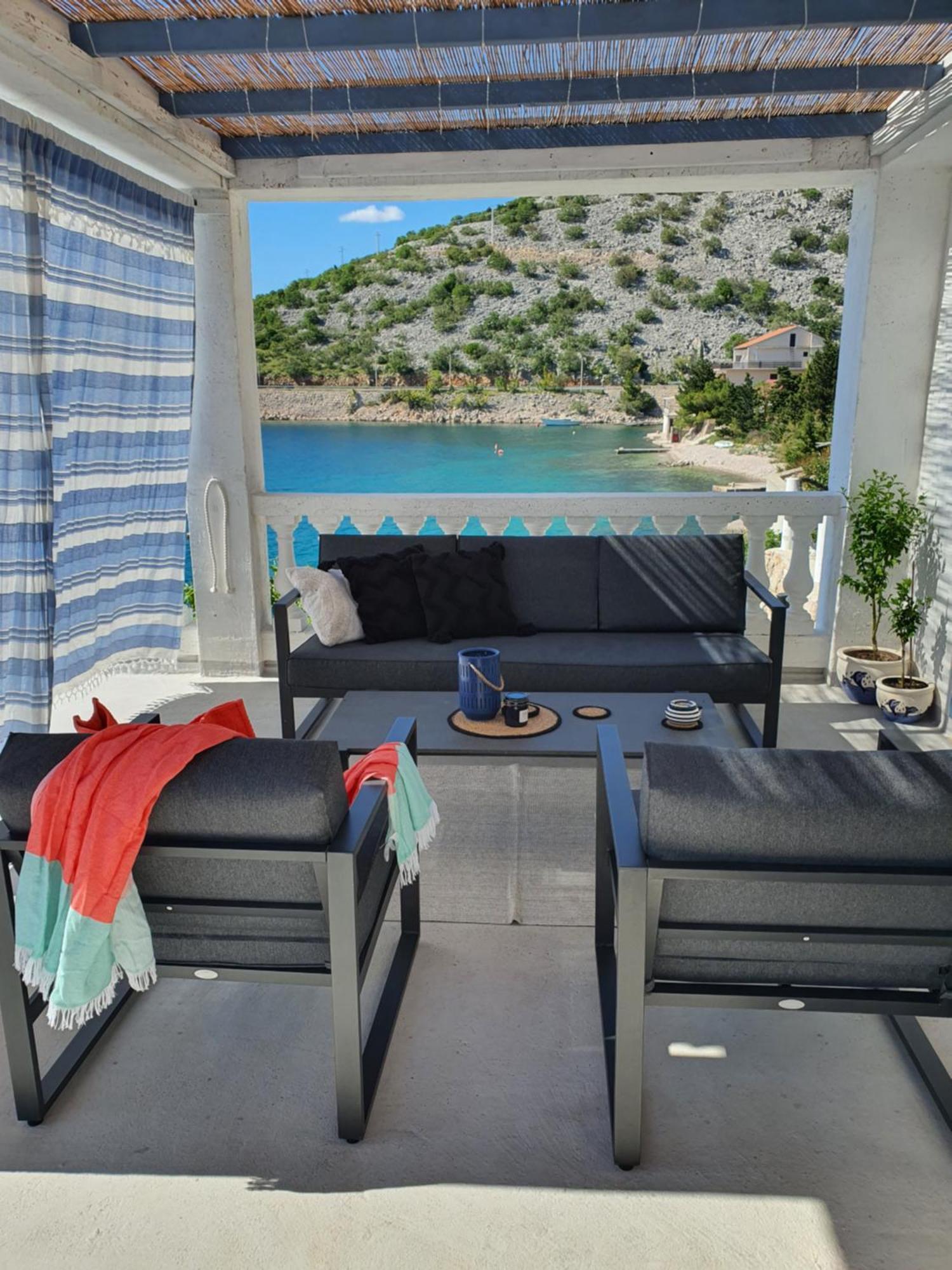 Kuca Za Odmor Seahouse Apartment Karlobag Exterior photo